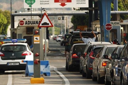 Colas para entrar y salir de Gibraltar el fin de semana