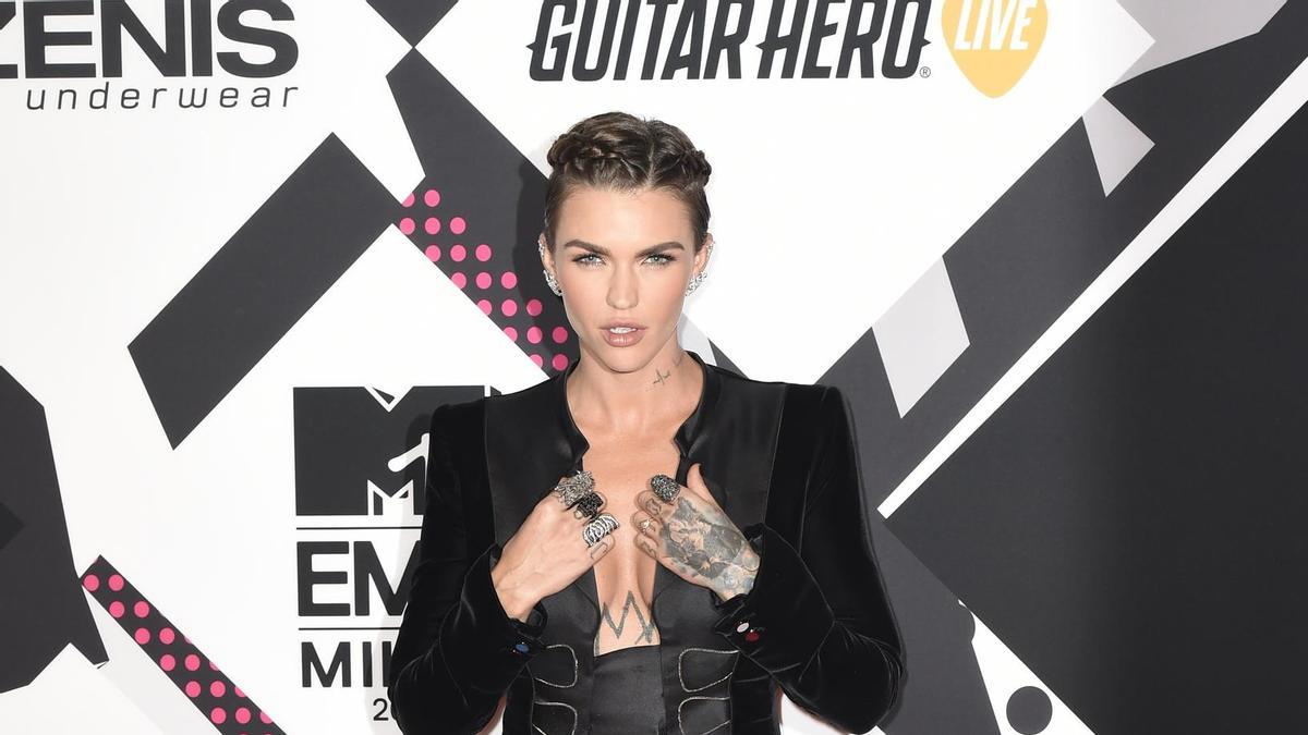 MTV EMA 2015, Ruby Rose con look total black