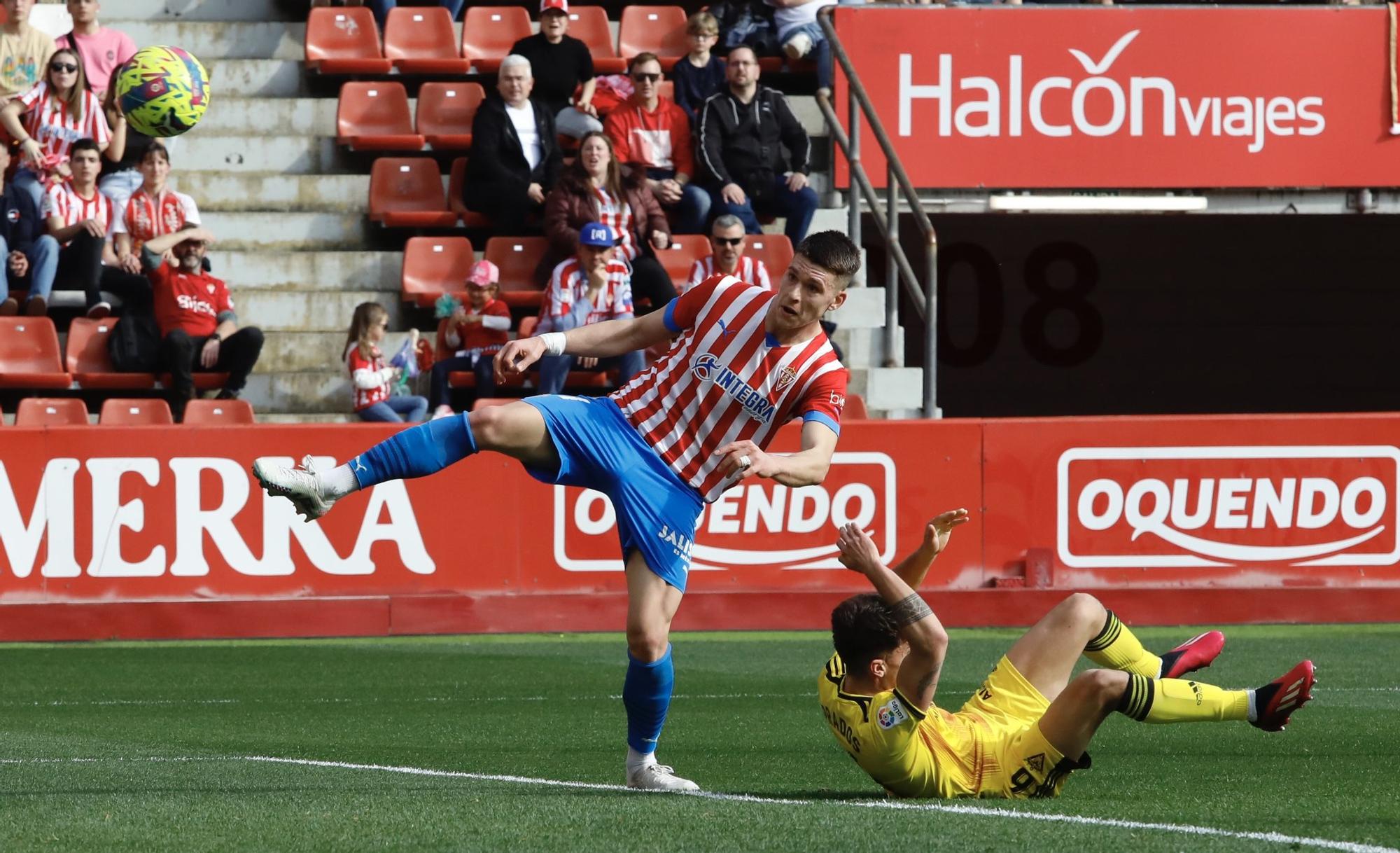 En imágenes: Así fue el partido entre Sporting y Mirandés en El Molinón