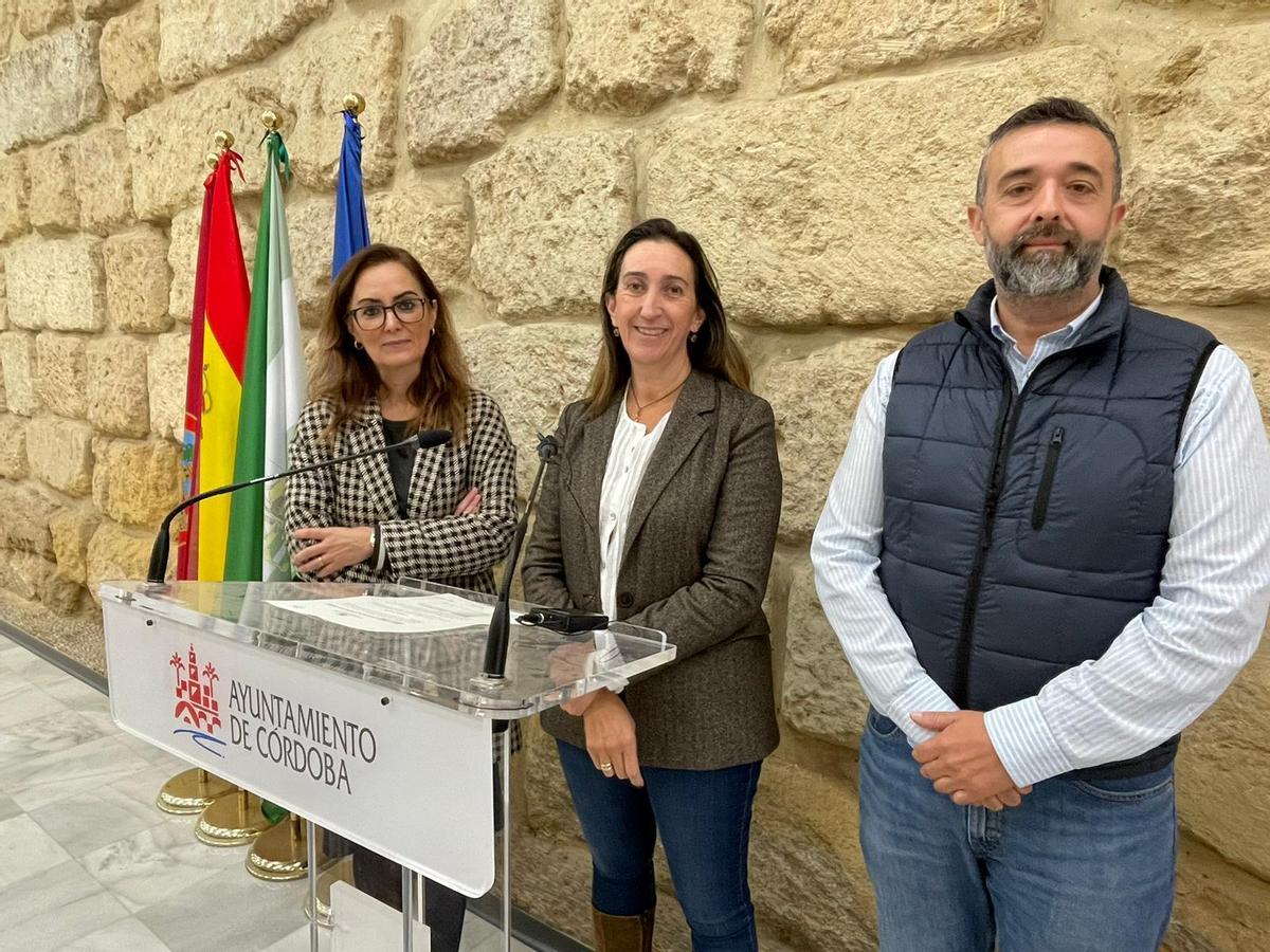 Los concejales de Vox Yolanda Almagro, Paula Badanelli y Rafael Saco.