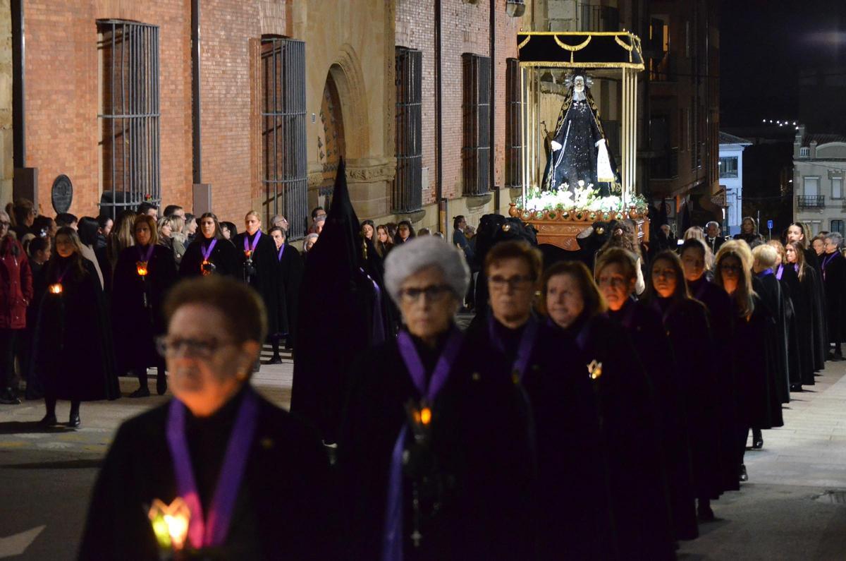 La Procesión de las Tinieblas de Benavente, en imágenes