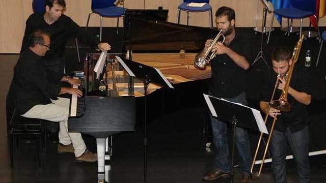 "Santi Novoa and Friends" engancha en el centro polivalente
