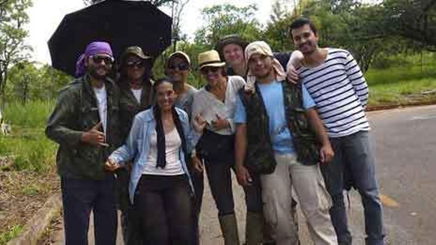 Victoria Ferrero, junto a sus compañeros en un trabajo de campo en Brasil.
