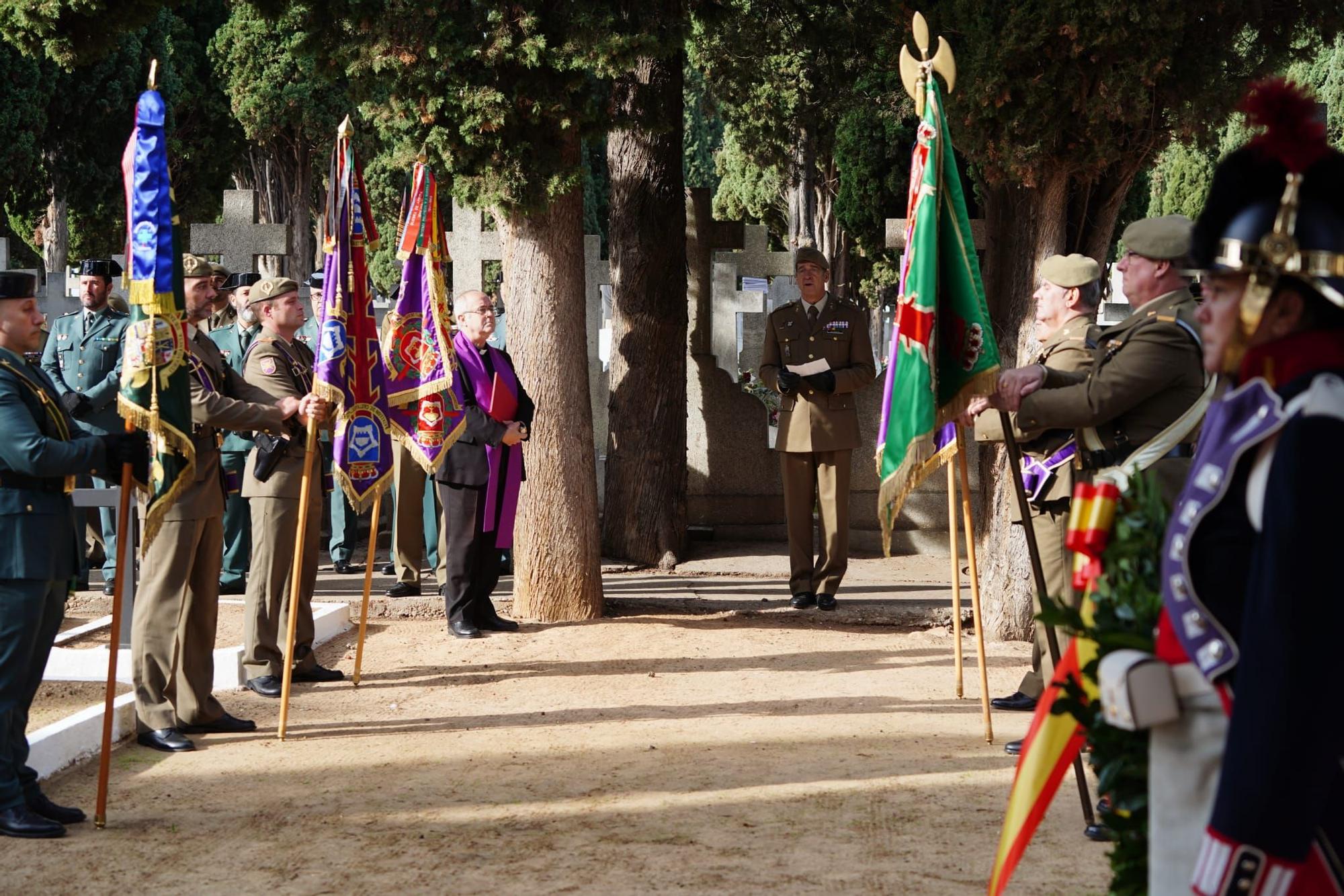 GALERÍA | El homenaje a las Fuerzas Armadas en el cementerio de Zamora, en imágenes