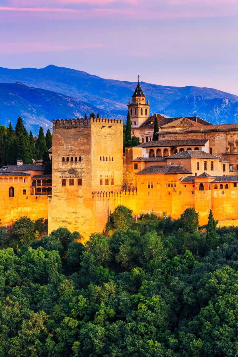 Si vais a Granada, es un deber visitar la Alhambra.