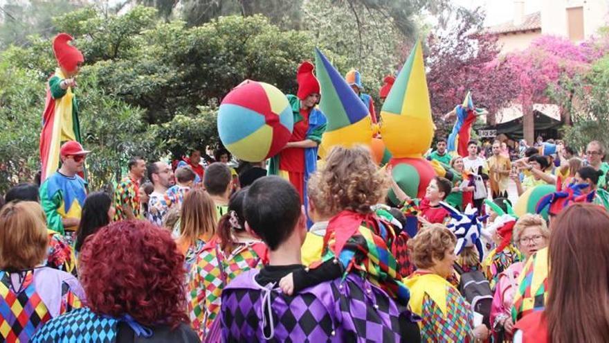 Centenares de alhameños disfrutan cada año de los días de celebración que se celebran en el mes de mayo.