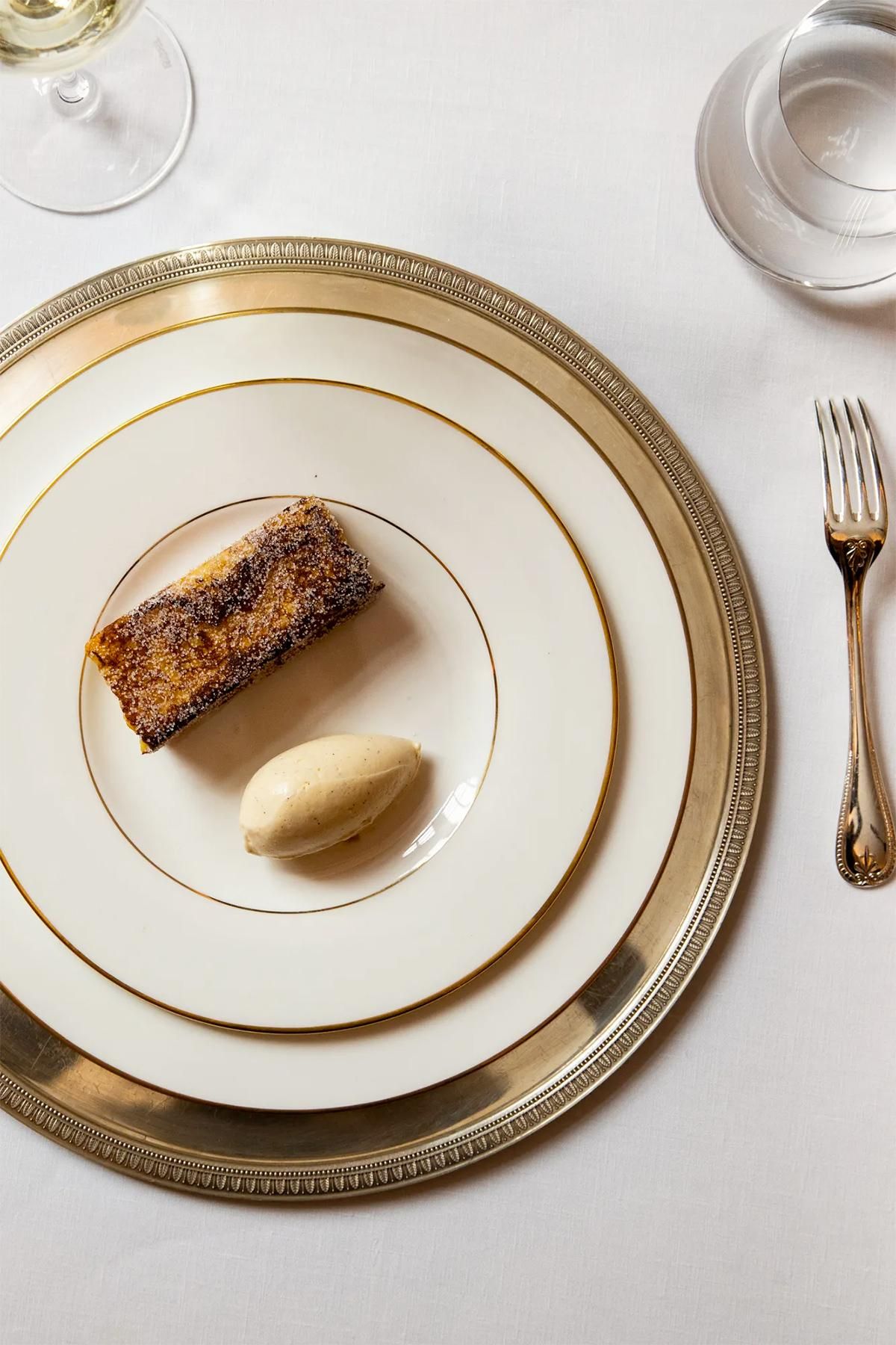 Torrija con helado en el hotel Santo Mauro