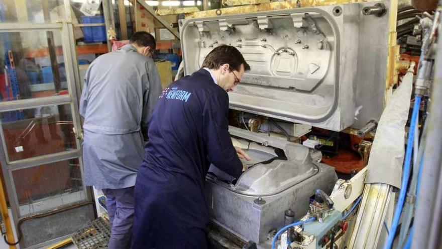 Trabajadores del Centro Tecnológico de Grupo Copo (Cetec) en Tameiga, Mos. // Ricardo Grobas