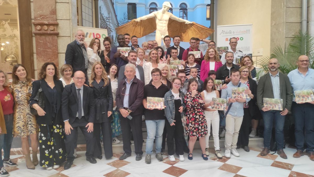 La presentación del Calendario de Assido 2025 tuvo lugar en el Casino de Murcia.