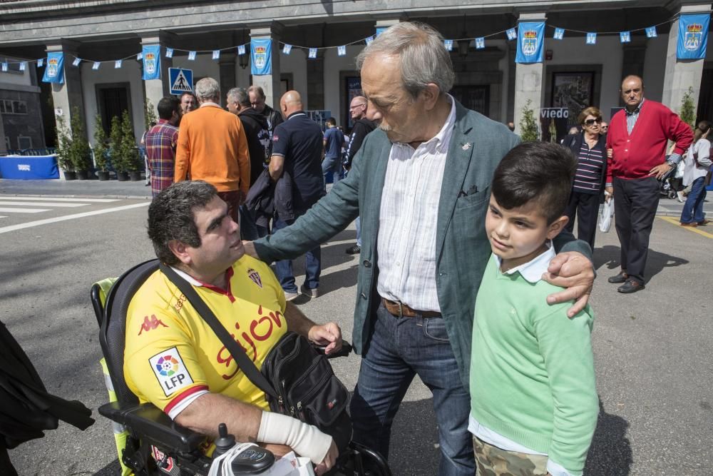 Alcalde y concejales del Ayuntamiento de Oviedo celebran el día del bollo