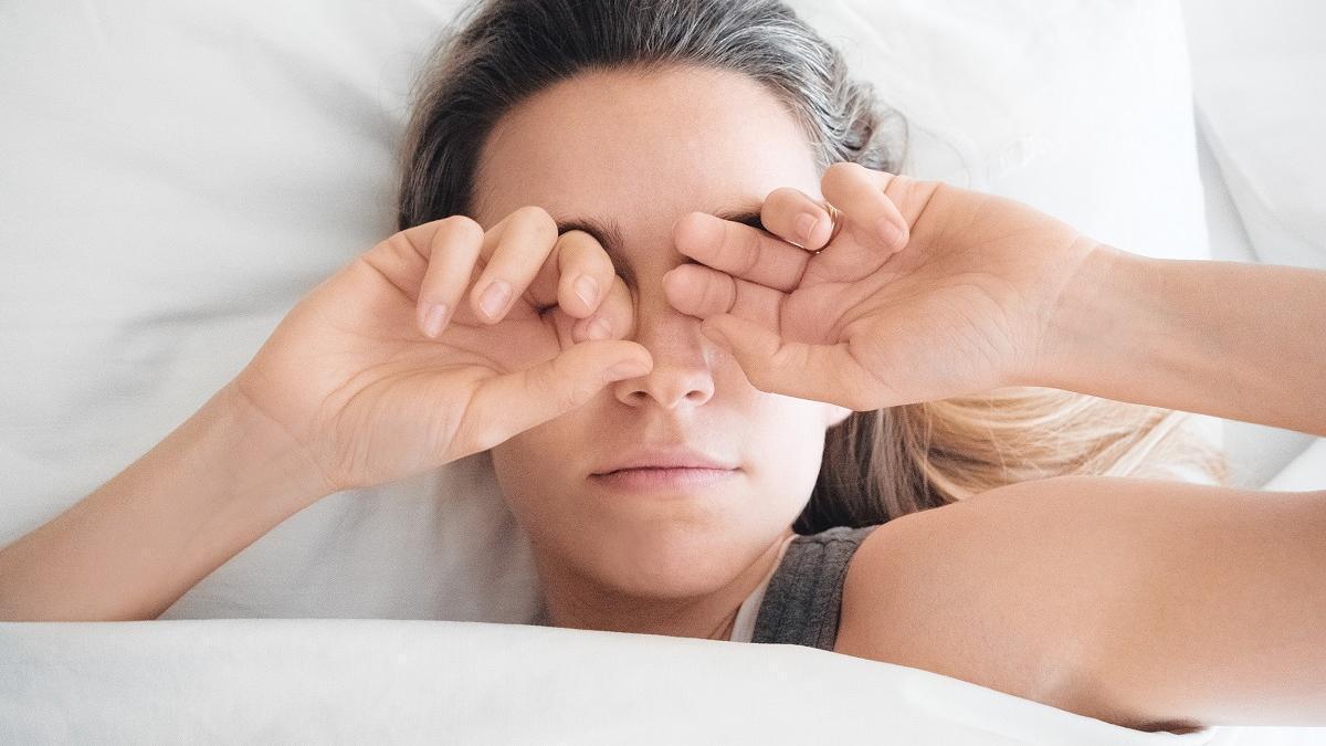 Adéu a la creença de 8 hores de son: Científics revelen quantes hores cal dormir per a una salut òptima