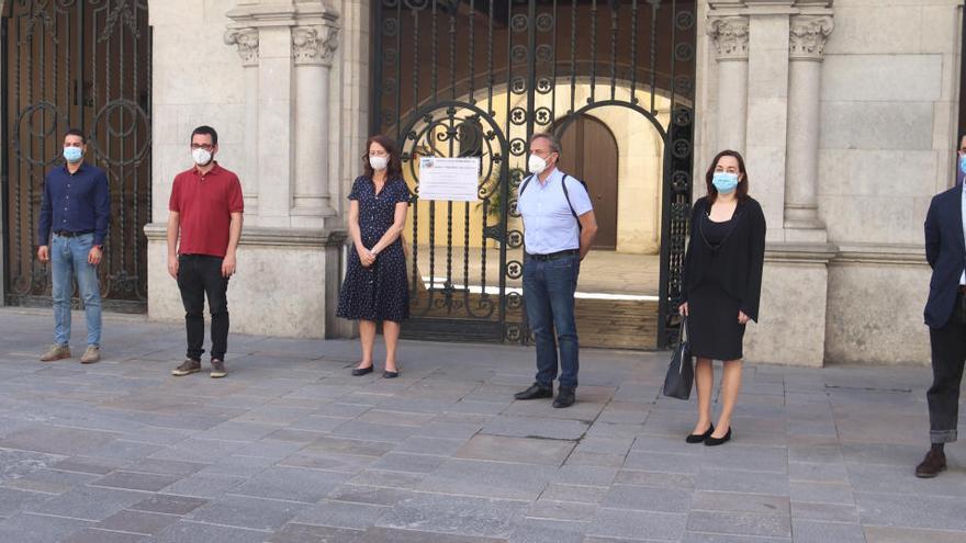 Girona fa un minut de silenci per les víctimes del coronavirus