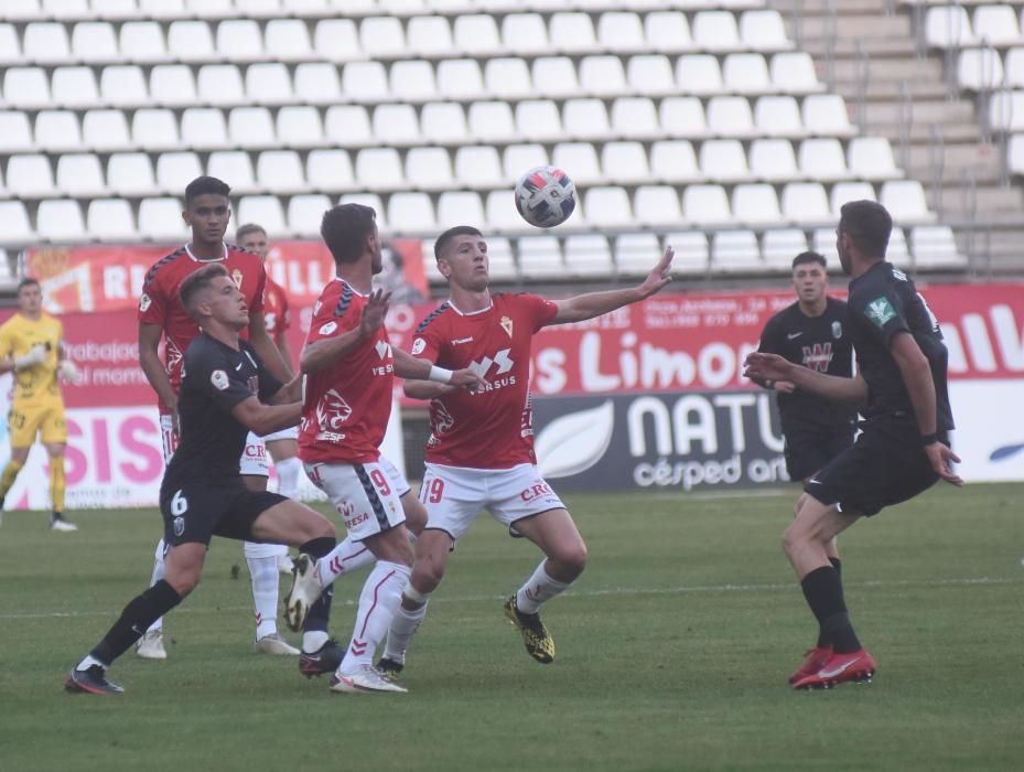 El Real Murcia se confía y pierde ante el Granada B (1-2)