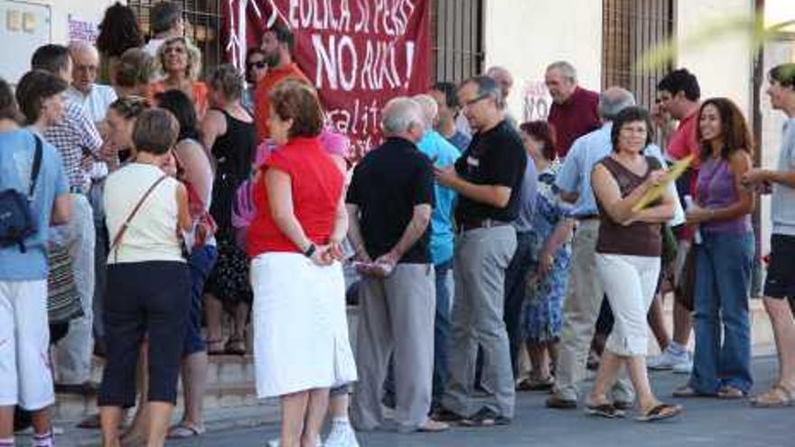 Asamblea contra los parques eólicos en Benimassot.