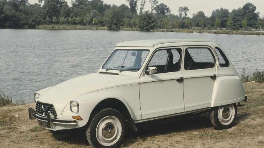 Un modelo del Citroën Dyane presentado hace 50 años. // FdV