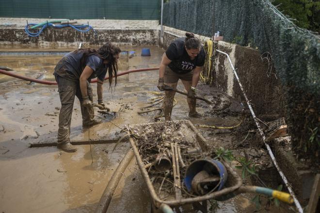 Montornès del Vallès, la zona cero del último temporal, sigue sin recuperarse una semana después: "Aún sacamos barro de nuestras casas"
