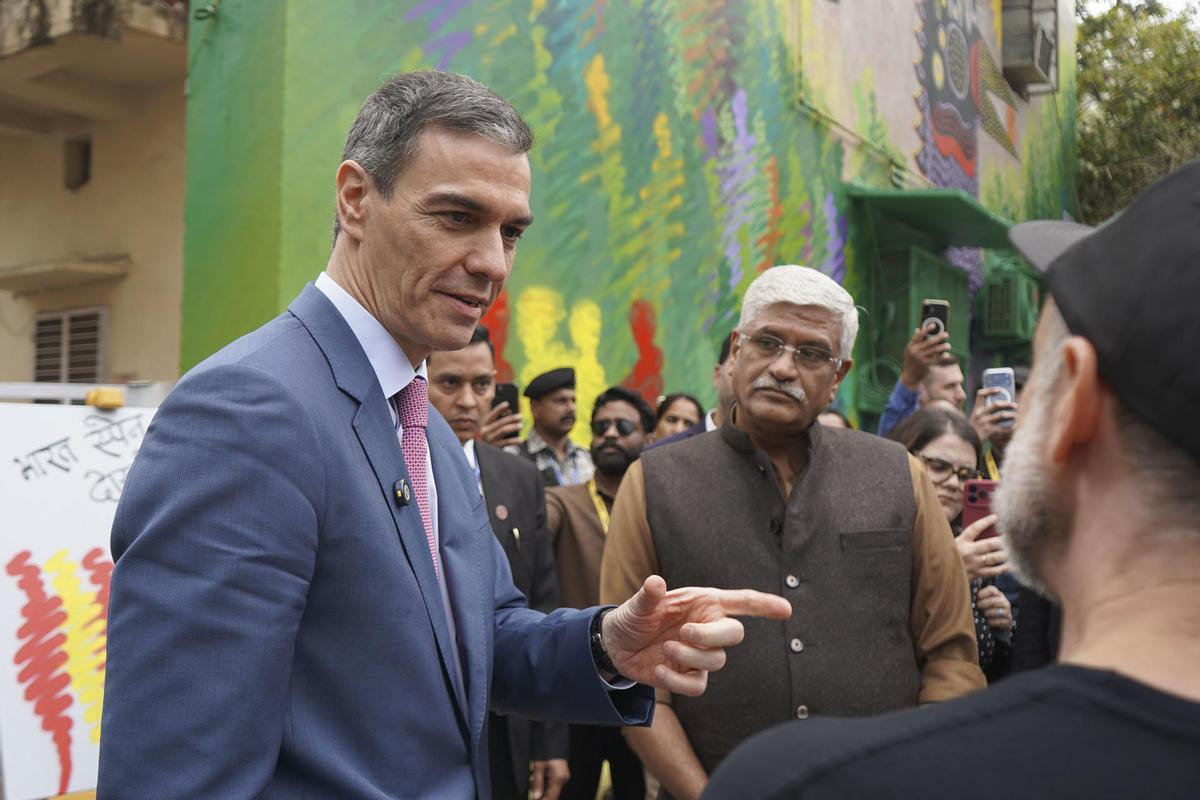 El presidente del Gobierno y líder del PSOE, Pedro Sánchez, en su llegada a la India.