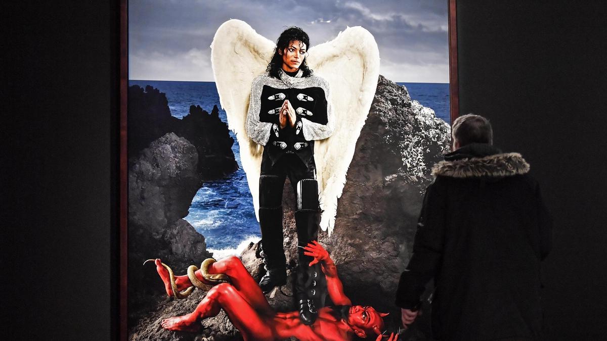 Una fotografía de Michael Jackson de David Lachapelle, titulada 'Archangel Michael: And no message could have been any clearer'.