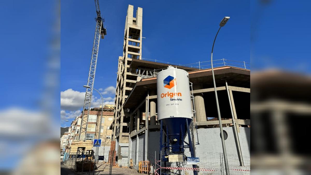 Los trabajos avanzan para llevar a cabo el cerramiento de toda la fachada.