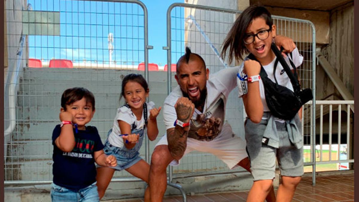 Arturo Vidal disfrutó con sus hijos del Messi Challenge