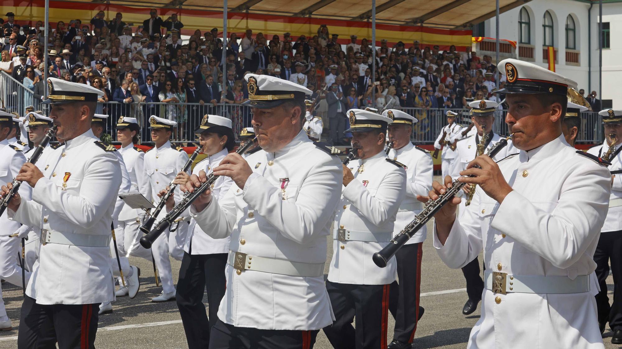 Jura de bandera y entrega de los Reales Despachos en la Escuela Naval de Marín