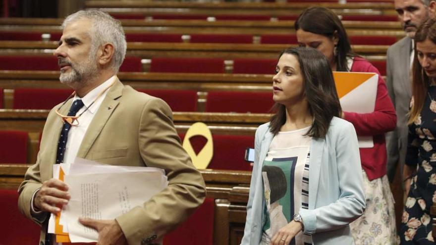 Cs veu «indignant» el bloqueig del Parlament i el PSC estudia anar al TC