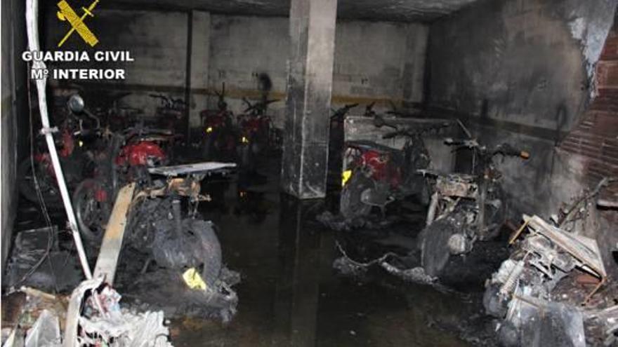 Acusan de quemar quince motos de Telepizza al novio de una mujer que fue despedida