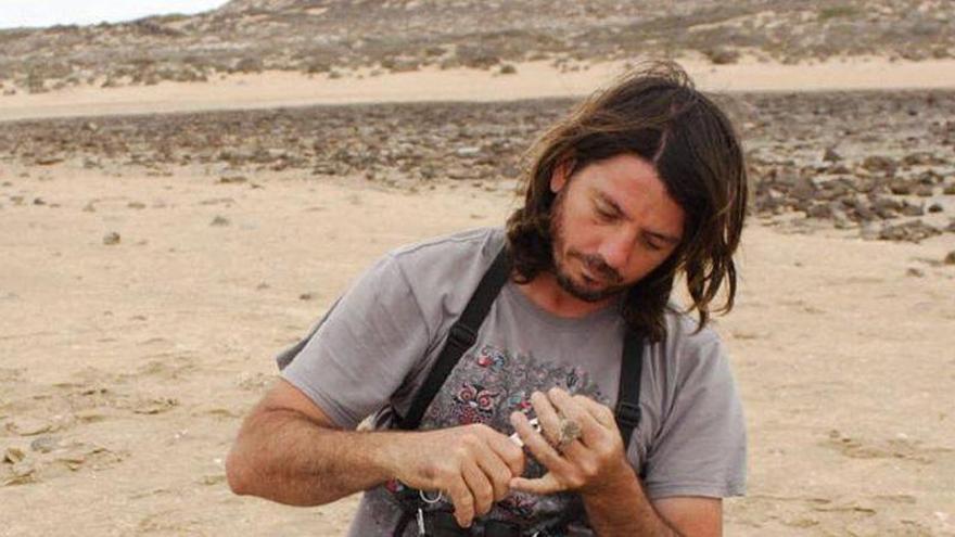 Gustavo Tejera Betancor: «El chorlitejo ha dejado de criar en Lobos por la presión humana»