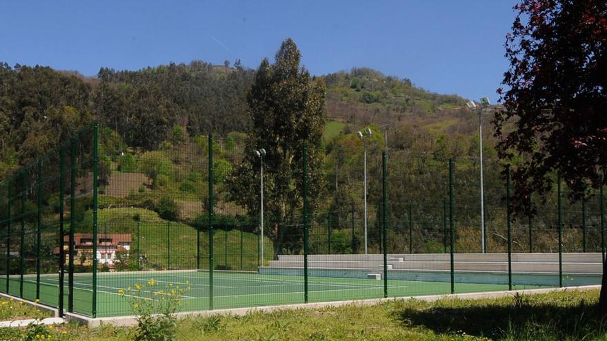 Una de las pistas de la Ciudad del Tenis de Turón. | D. M.