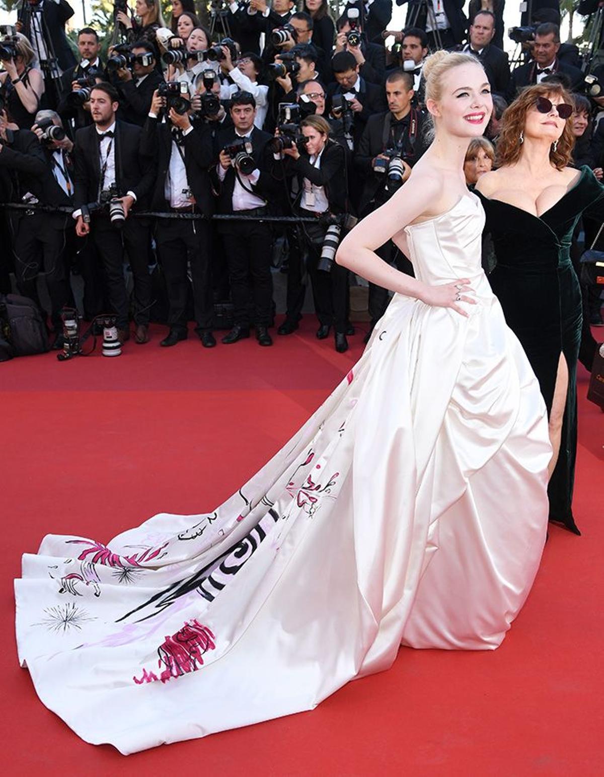 Elle Fanning y Susan Sarandon en la alfombra roja de Cannes