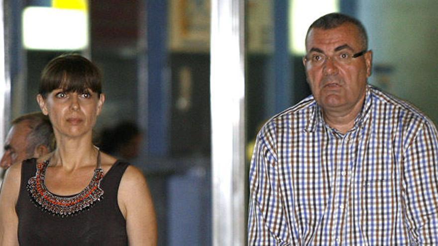 Jasmin Repesa aterrizó ayer en el aeropuerto de Málaga junto a su mujer.