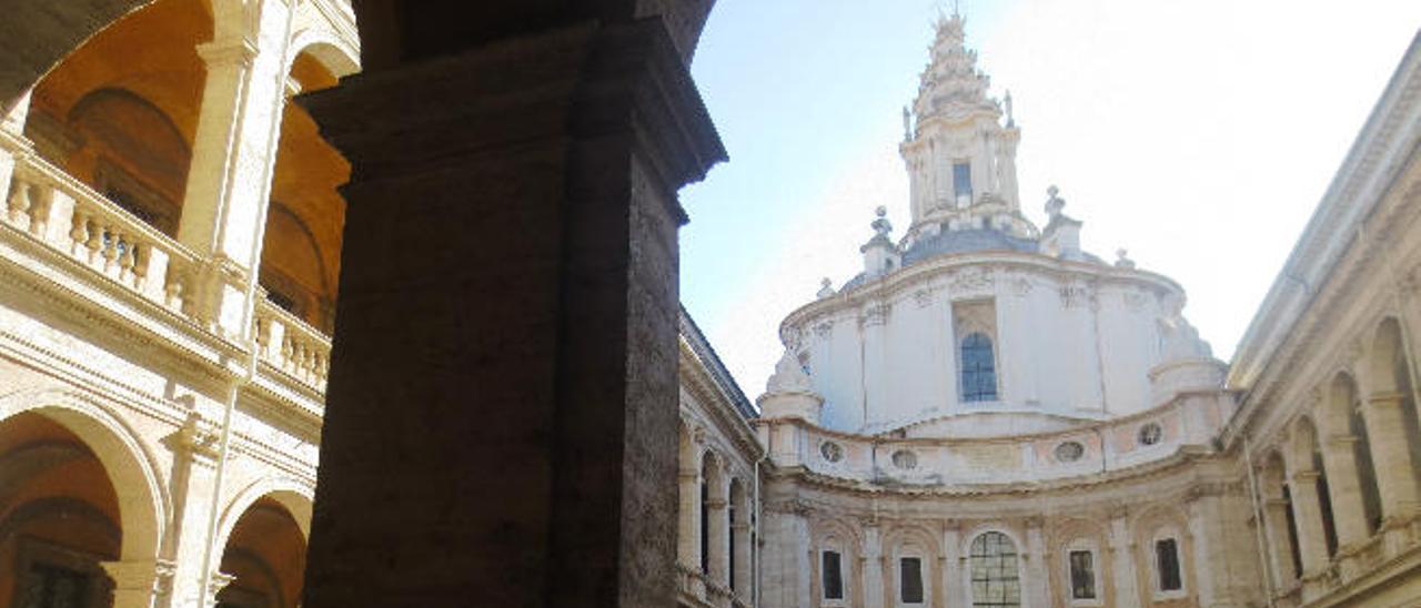 Vista del patio interior de la iglesia de Sant&#039;Ivo alla Sapienza. M. T. A.