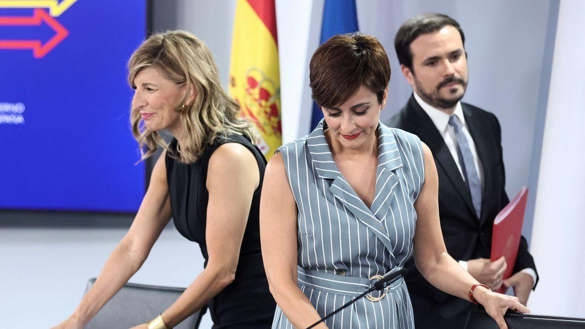 Los ministros Yolanda Díaz, Alberto Garzón e Isabel Rodríguez, durante la rueda de prensa.