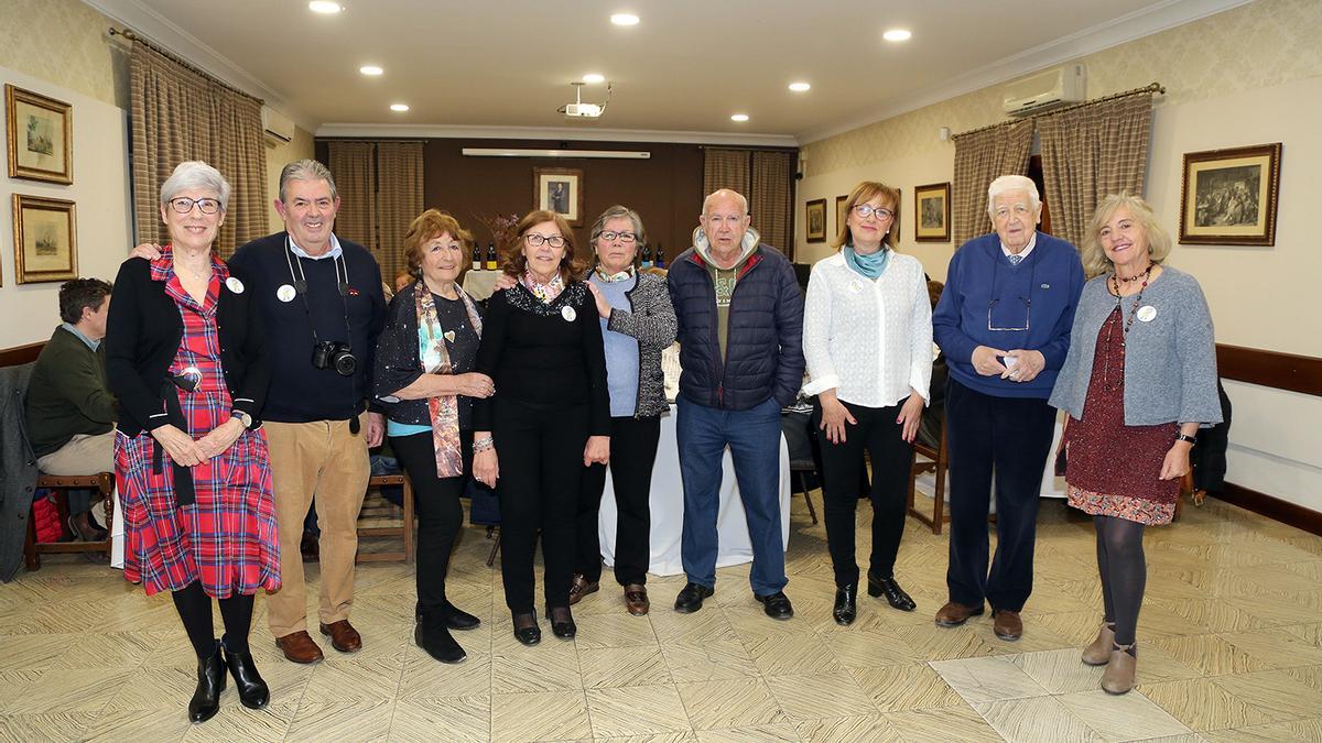 Los integrantes de la Tertulia La Copa, en el salón de actos del Casino Montillano.