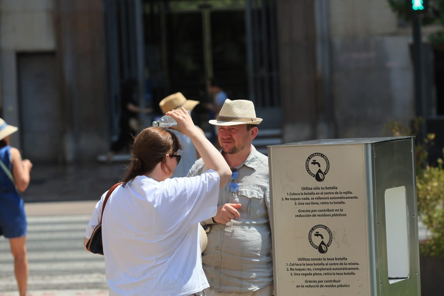 Jornada de intenso calor en València: así se afronta en las calles del centro