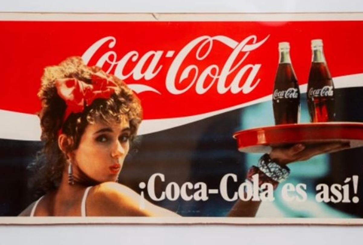 Antiguo anuncio de Coca-cola, cuando solo la podíamos beber los fines de semana.