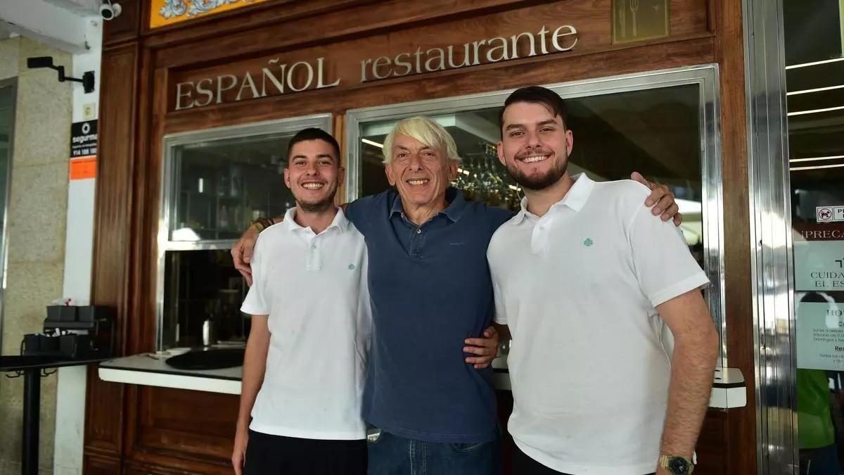 Fotogalería | La familia Valencia alarga la vida al bar Español de Plasencia