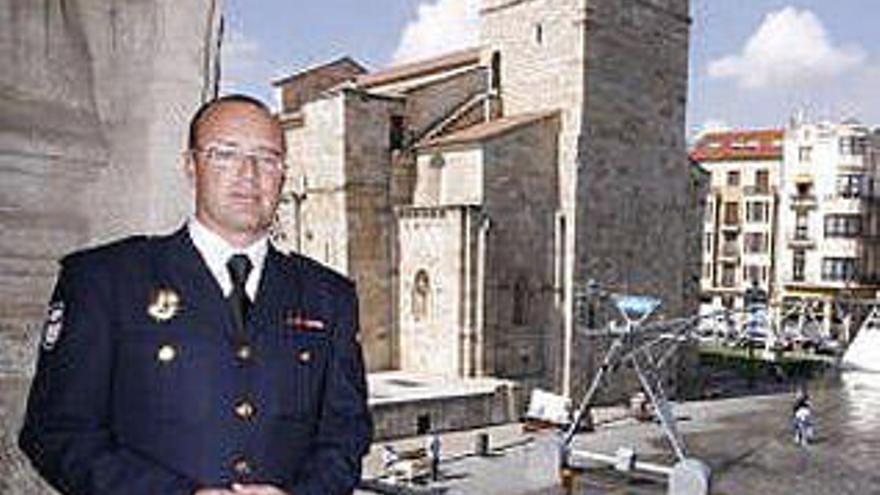 Tomás Antón en el cuartel de la Policía Municipal.