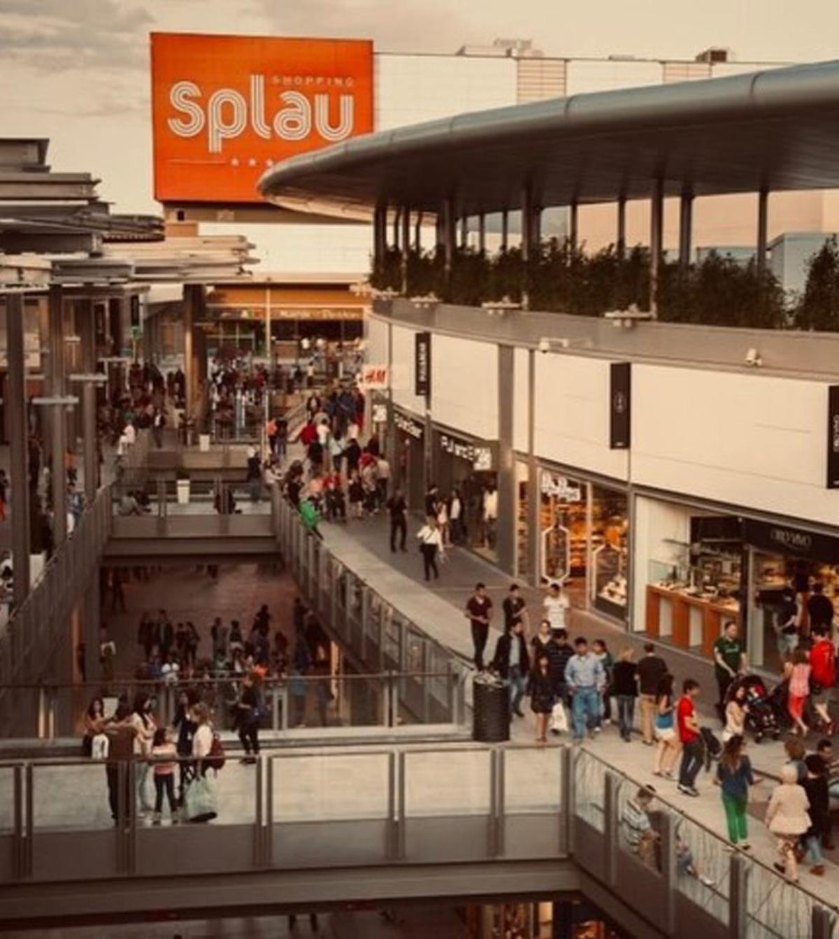 Venuda la meitat  del centre comercial Splau de Cornellà