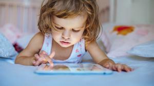 Niña con una tablet