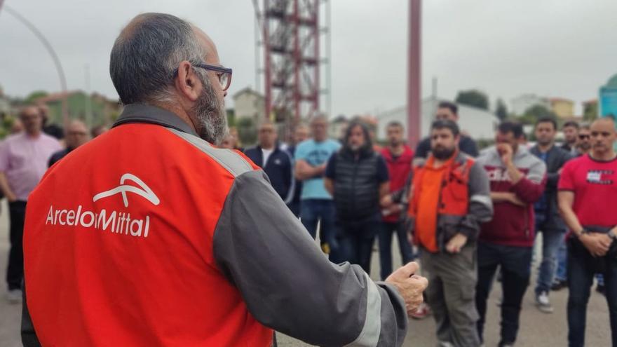 Una concentración de trabajadores en las instalaciones de ArcelorMittal en Avilés.
