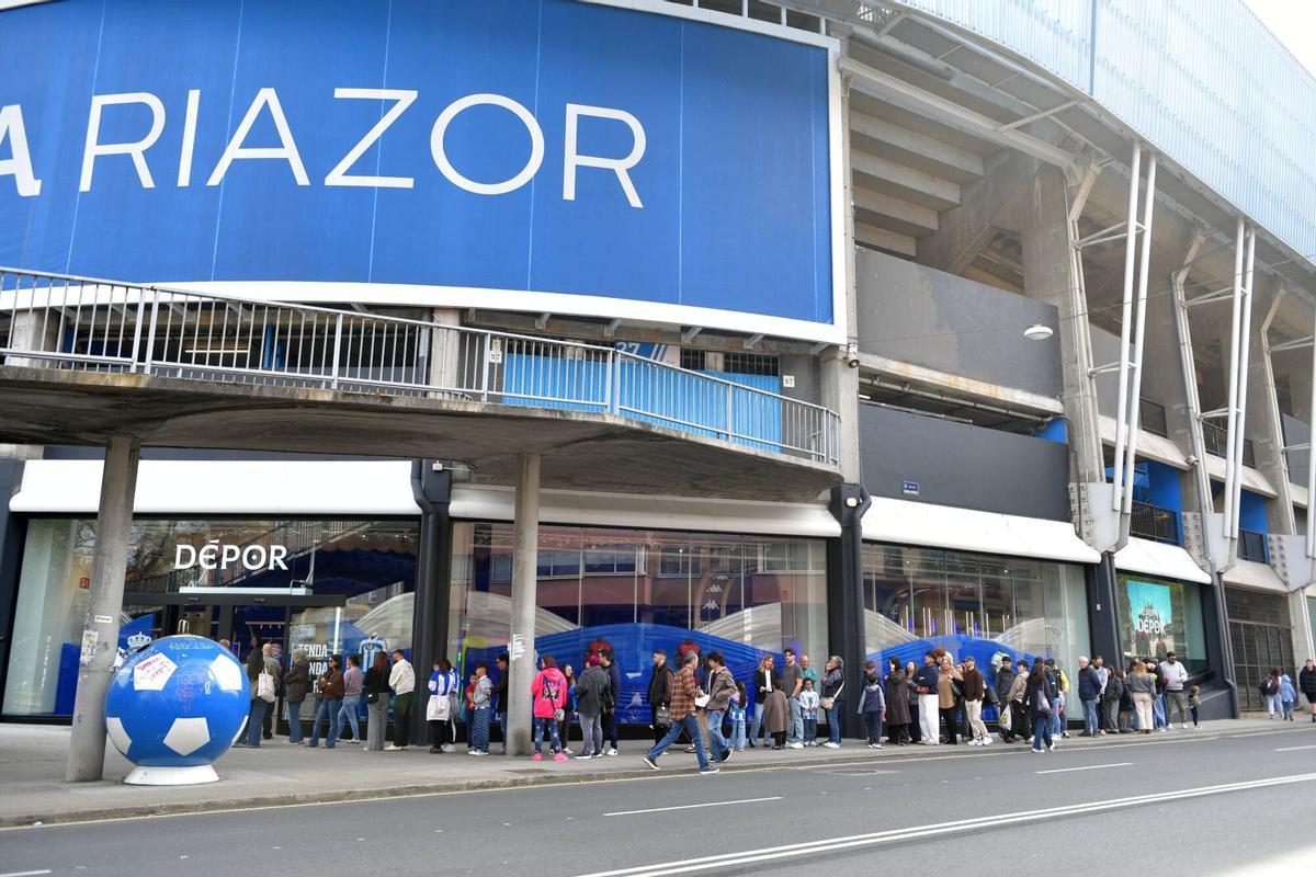 Yeremay Hernández, Luismi Cruz, Millene Cabral y
Noé González han estado presentes en la inauguración y han firmado autógrafos a los deportivistas Yeremay Hernández, Luismi Cruz, Millene Cabral y
Noé González han estado presentes en la inauguración y han firmado autógrafos a los deportivistas