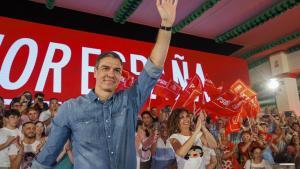 El presidente del Gobierno, Pedro Sánchez, en un mitin de precampaña.