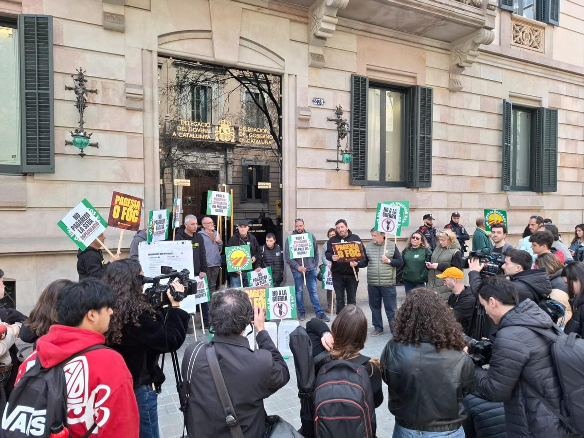 Unió de Pagesos es manifesta per exigir mesures per frenar l’encariment del gasoil agrícola i dels fertilitzants.