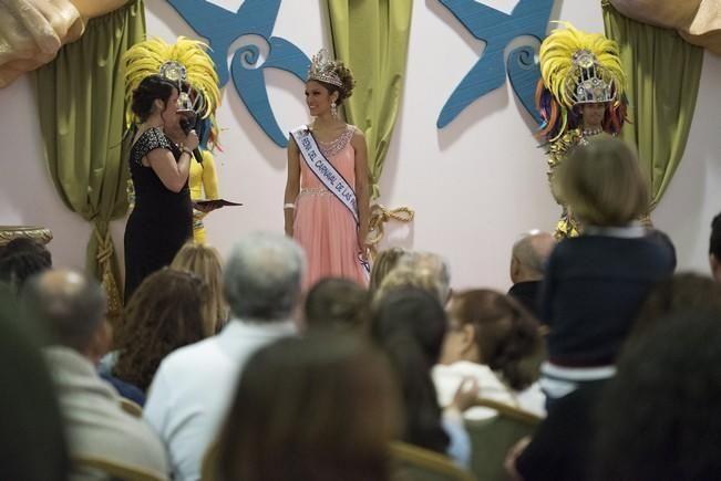 Donacion premio Reina del Carnaval del Centro ...