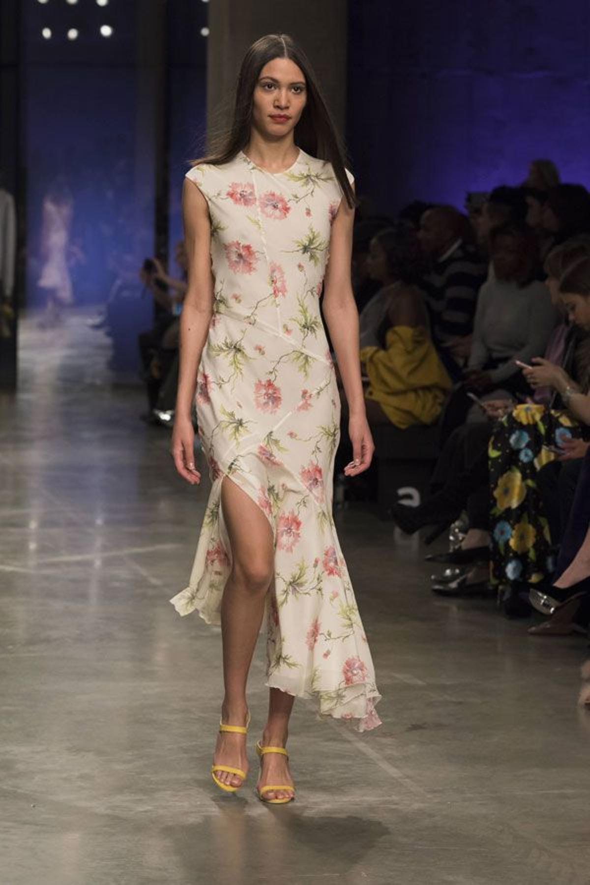 Topshop Unique otoño/invierno 2017: vestidos de flores