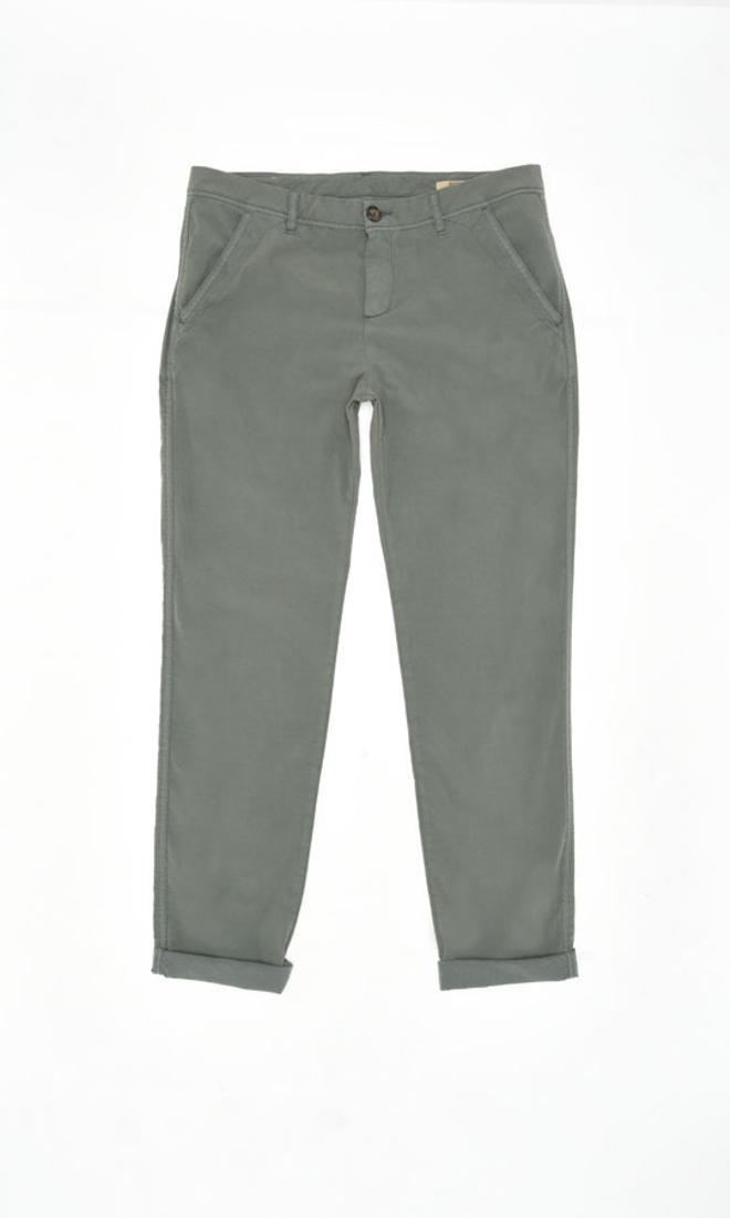 Pantalones caqui, Reiko