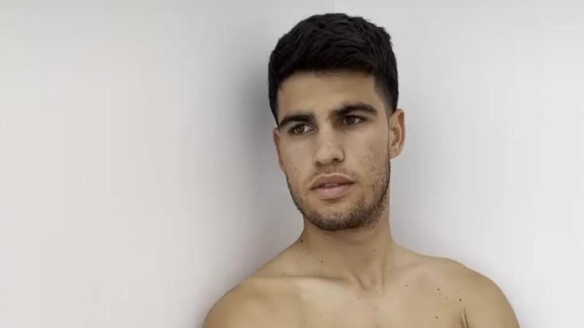 Carlos Alcaraz como reclamo publicitario de Calvin Klein.