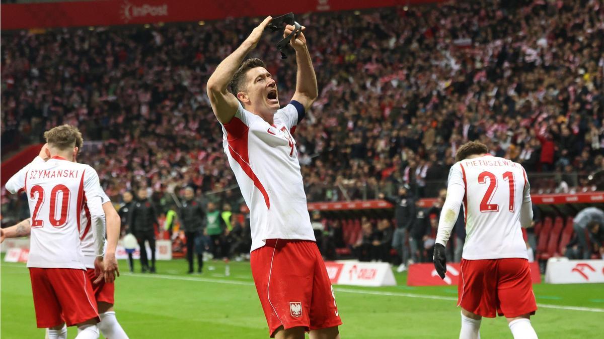 Robert Lewandowski celebra su gol en el Polonia - Albania de la repesca para el Mundial 2026.