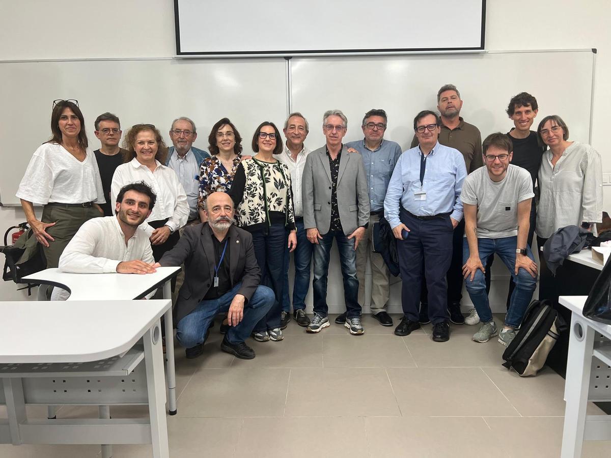 Julián Casanova, en el centro, durante su última clase como profesor.